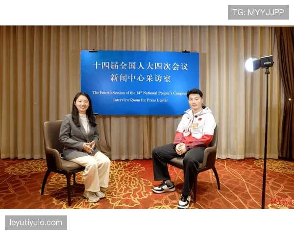 任子威机场照一手拎三只名牌包,我默默把银行卡塞进了鞋垫 任子威机场照一手拎三只名牌包,我默默把银行卡塞进了鞋垫