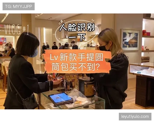 唐佳豪训练完直接去奢侈品店刷卡,柜姐都认得他脸 唐佳豪训练完直接去奢侈品店刷卡,柜姐都认得他脸