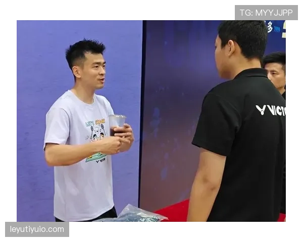 郑思维训练完直接啃鸡腿？这自律和放纵的切换也太真实了